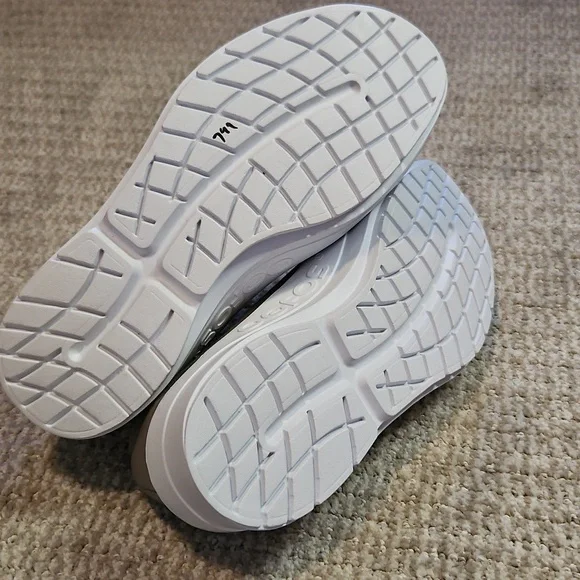 Womens OOFOS Oomega Eezee Nomad Slip On Sneakers NWT - Picture 4 of 7